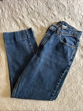 Levi's Women's Cropped Straight-Leg Jeans in Classic Blue